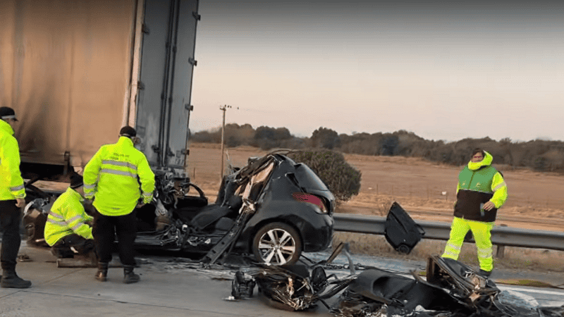 Un accidente fatal en la autopista Rosario-Córdoba causó dos muertos y un herido grave